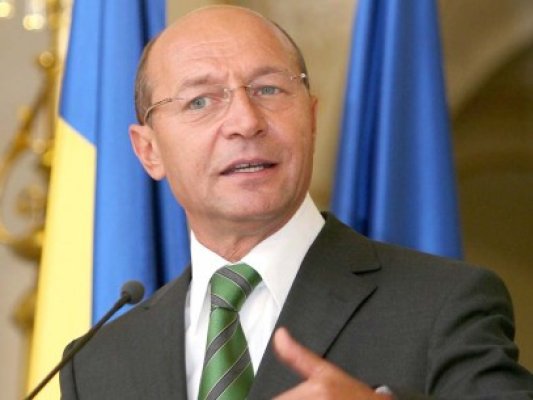 Băsescu e gata să-şi depună mandatul, dacă o fac şi cei 588 de parlamentari